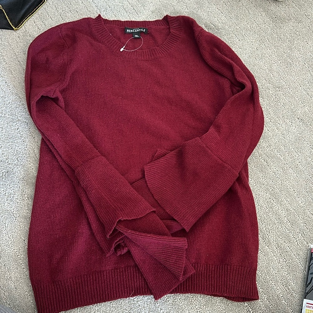 J crew burgundy sweater xs ( tag is coming off on one side)